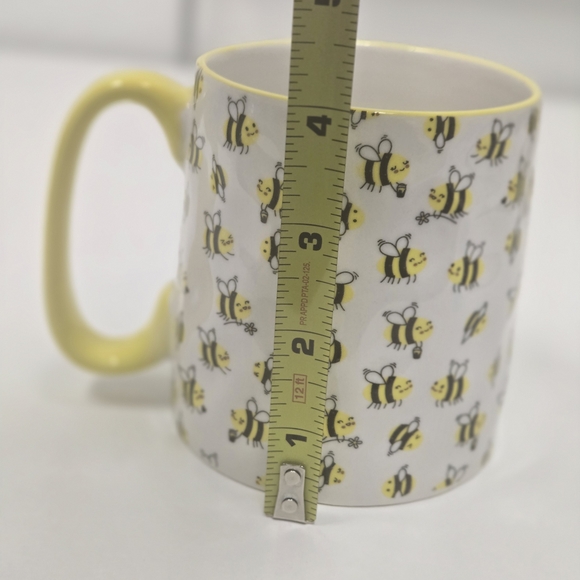 Yellow Bee Pattern Mug - Picture 4 of 7